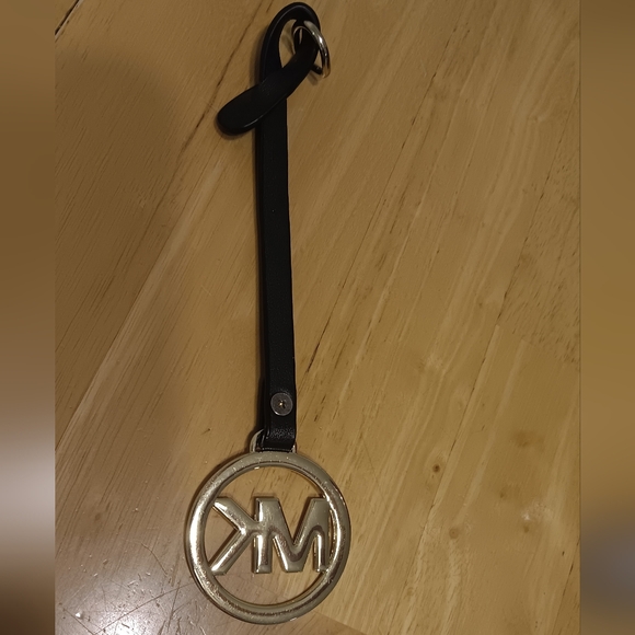 Michael Kors Hunter Green Leather Strap with Gold Logo Hangtag EUC - Picture 2 of 2